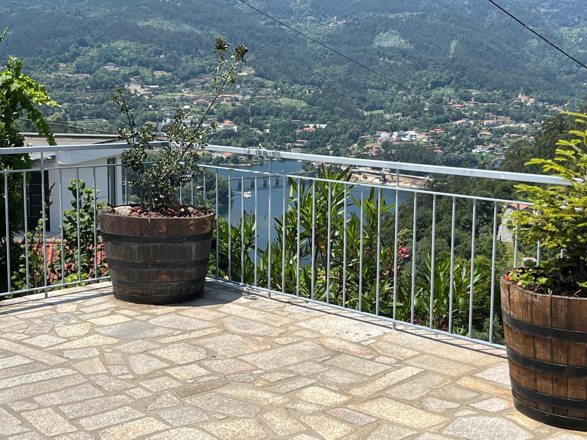Casa Da Lage - Geres - Piscina Privada - Vistas Rio, Campo E Montanha Exterior photo